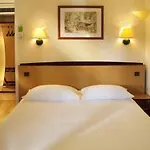 Campanile Versailles Hotel