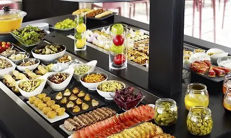 Hotel Campanile Versailles Buc 3*