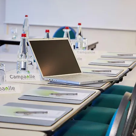 Campanile Versailles 3*