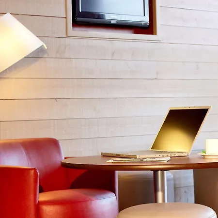 Campanile Versailles Hotel 3*