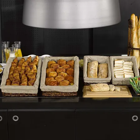 Campanile Versailles 3*