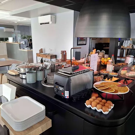 Campanile Versailles Hotel 3*