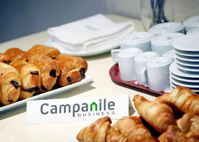 Campanile Versailles 3*