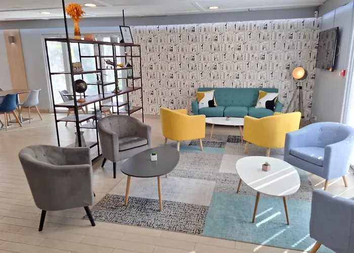 Campanile Versailles 3*